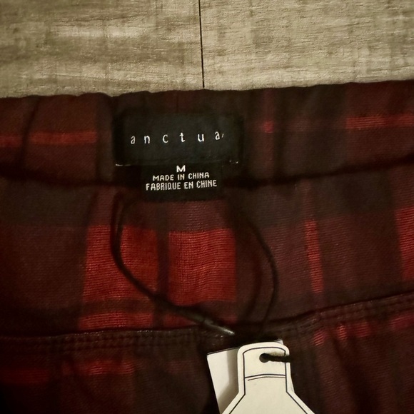 NWT Y2K 90’s Vibe Sanctuary Red and Black Plaid Cropped Pants ~ SZ: M - Picture 5 of 9